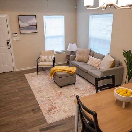 Fabulous King Size Bed In A Gated Neighborhood! Apartment Edinburg Exterior photo