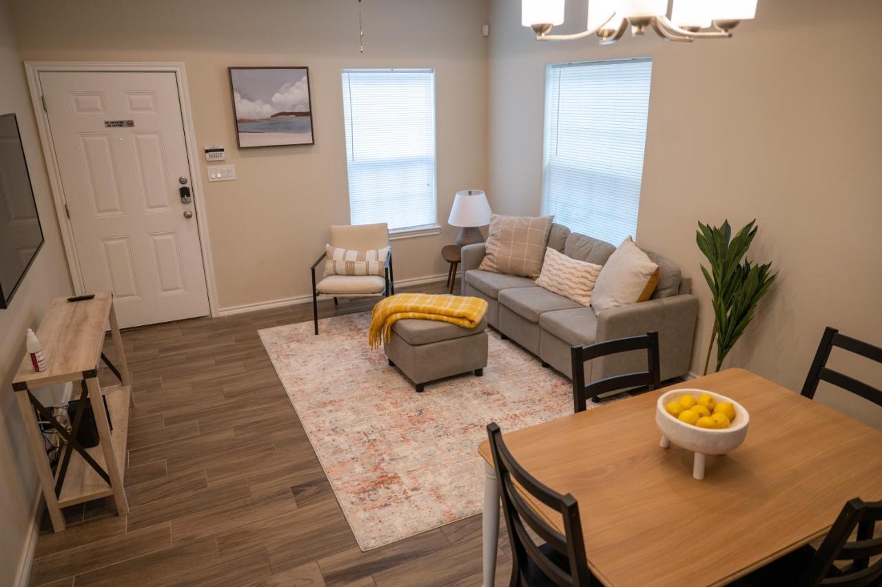 Fabulous King Size Bed In A Gated Neighborhood! Apartment Edinburg Exterior photo