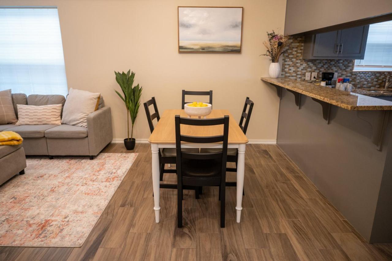 Fabulous King Size Bed In A Gated Neighborhood! Apartment Edinburg Exterior photo