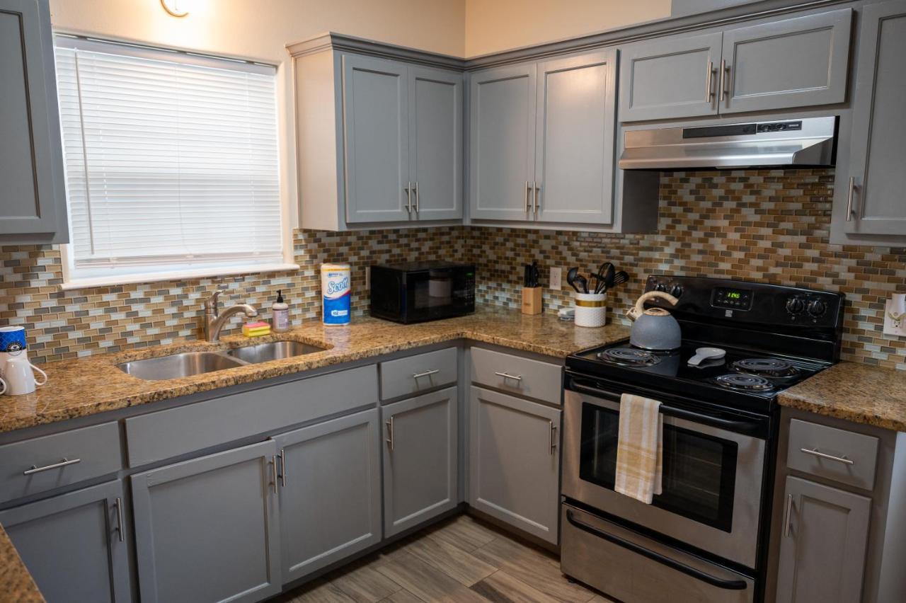 Fabulous King Size Bed In A Gated Neighborhood! Apartment Edinburg Exterior photo