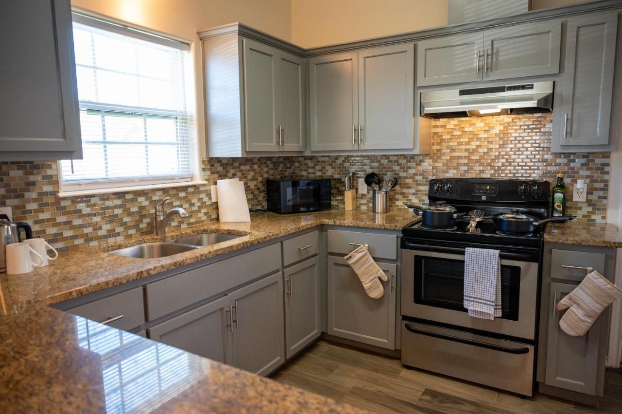 Fabulous King Size Bed In A Gated Neighborhood! Apartment Edinburg Exterior photo