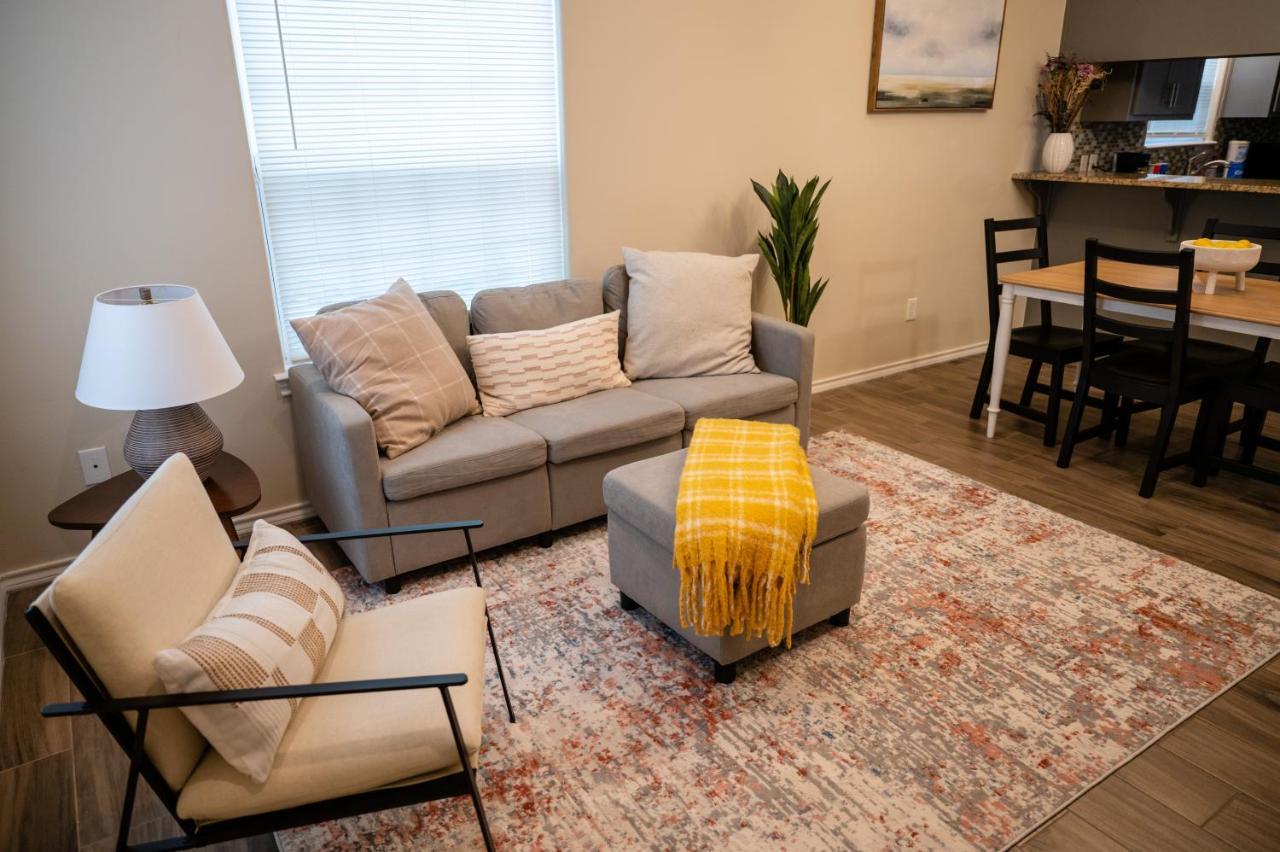 Fabulous King Size Bed In A Gated Neighborhood! Apartment Edinburg Exterior photo