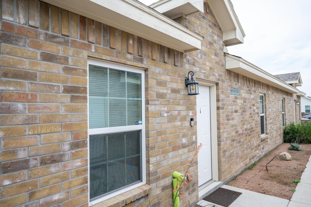 Fabulous King Size Bed In A Gated Neighborhood! Apartment Edinburg Exterior photo