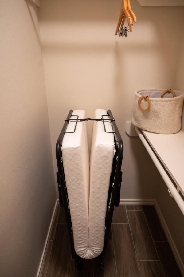 Fabulous King Size Bed In A Gated Neighborhood! Apartment Edinburg Exterior photo