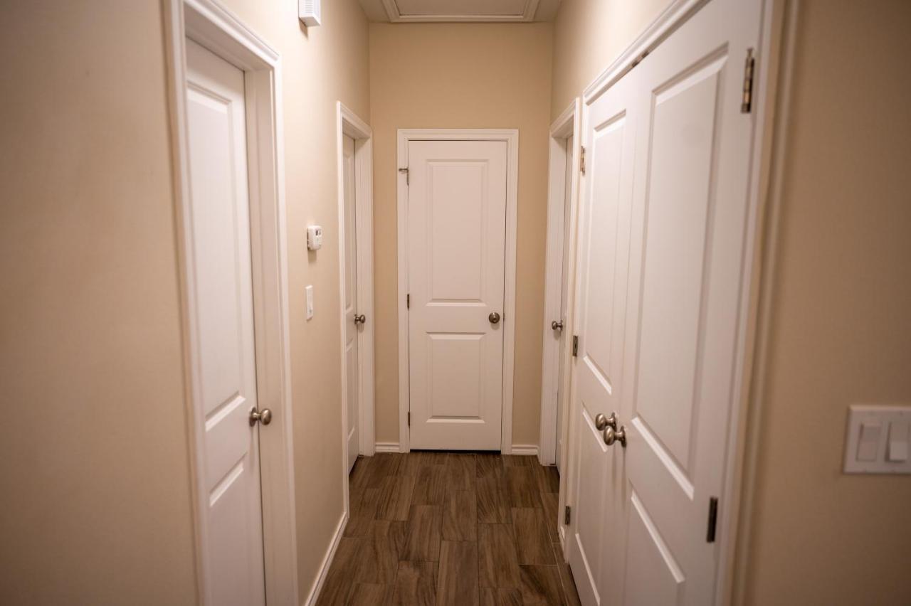 Fabulous King Size Bed In A Gated Neighborhood! Apartment Edinburg Exterior photo