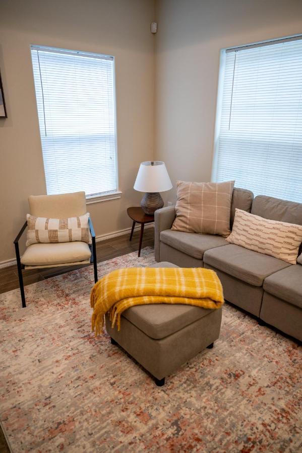 Fabulous King Size Bed In A Gated Neighborhood! Apartment Edinburg Exterior photo