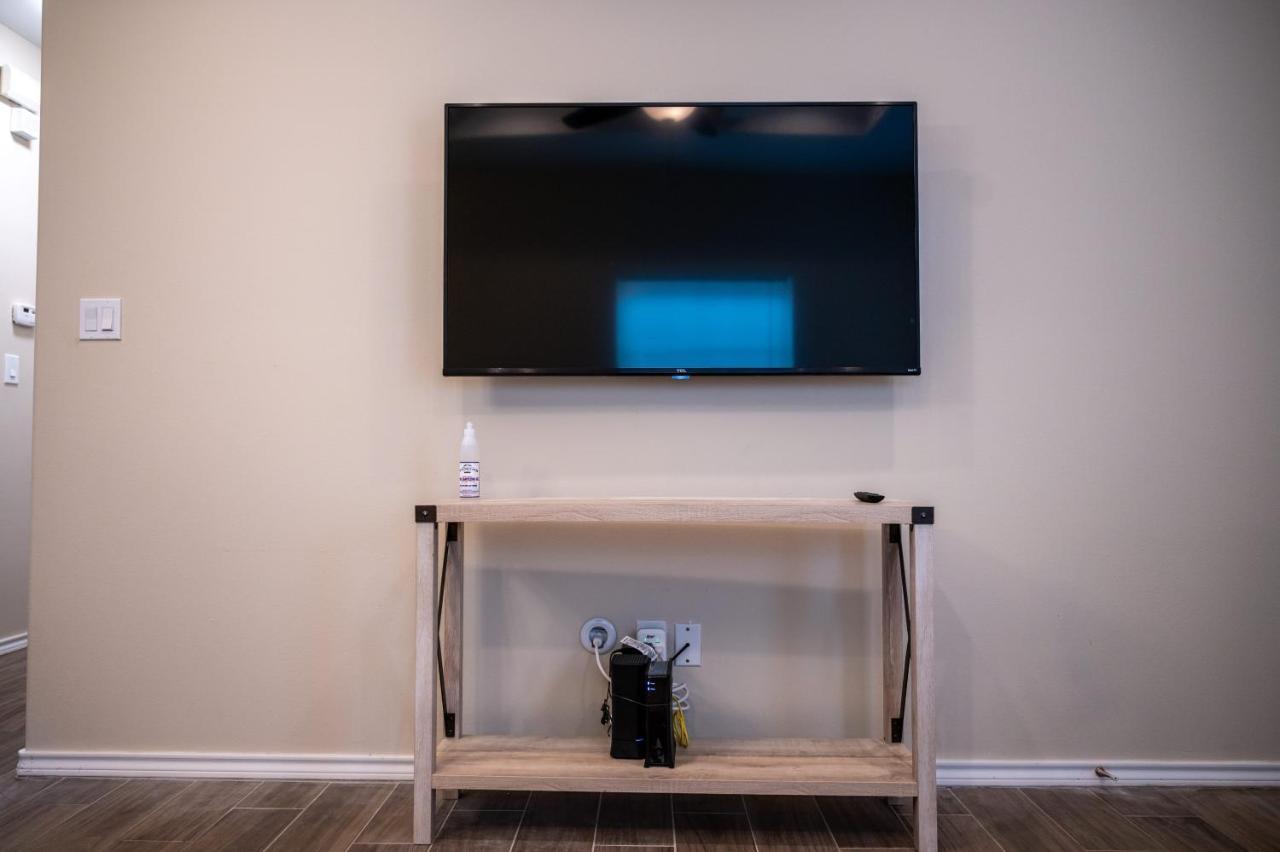 Fabulous King Size Bed In A Gated Neighborhood! Apartment Edinburg Exterior photo
