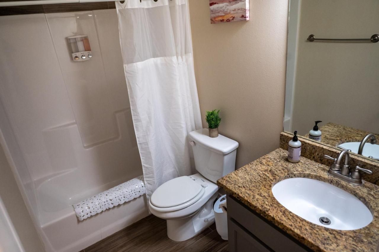 Fabulous King Size Bed In A Gated Neighborhood! Apartment Edinburg Exterior photo