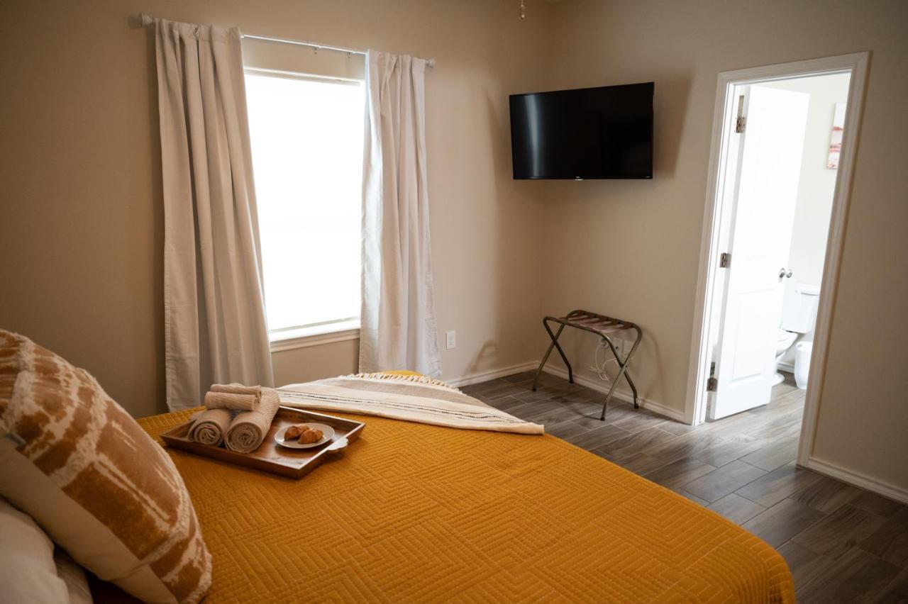 Fabulous King Size Bed In A Gated Neighborhood! Apartment Edinburg Exterior photo