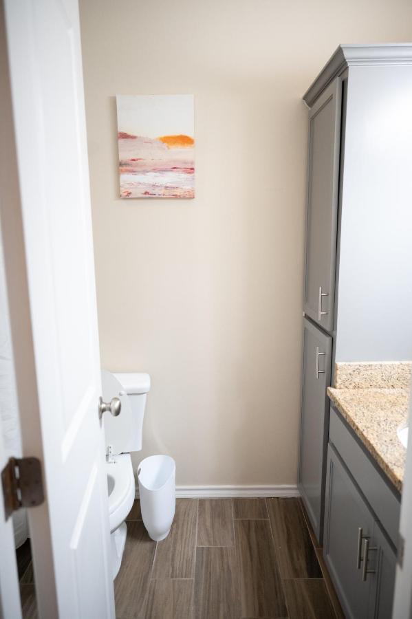 Fabulous King Size Bed In A Gated Neighborhood! Apartment Edinburg Exterior photo